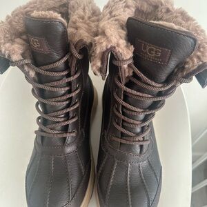UGG Women's Adirondack  Winter Boot  8.5